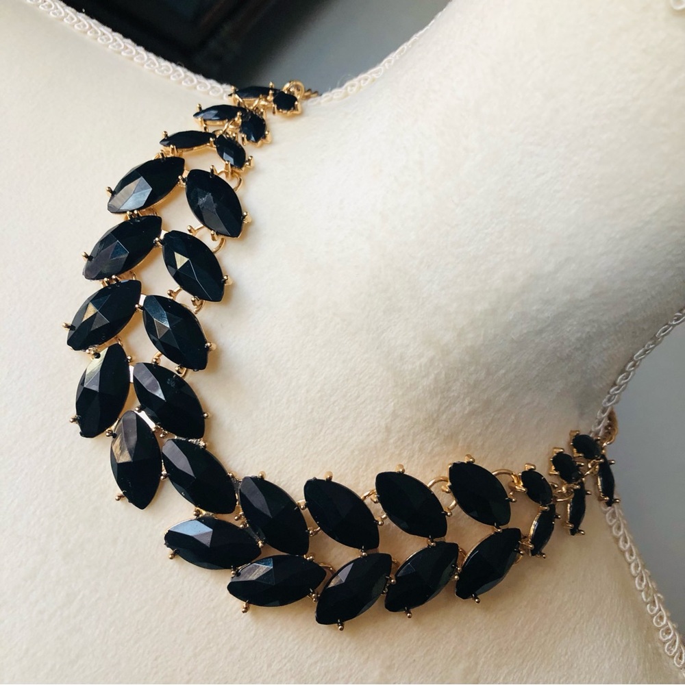 Black marquis glass stone bib necklace